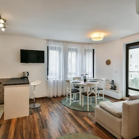 Flat 1 דירה וארנה