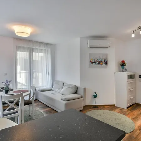 Flat 1 Apartment
